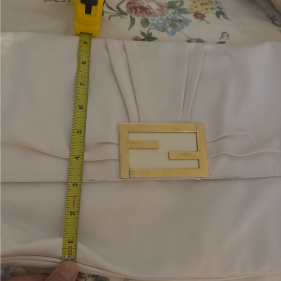 Fendi white leather oversized crossbody/shoulder bag - Picture 8 of 9